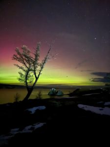 photo 2025 11 15 23 07 06 2 Северное сияние на Байкале: бывает ли и когда его можно увидеть